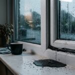 Pimapen Pencere Arasından Su Giriyor